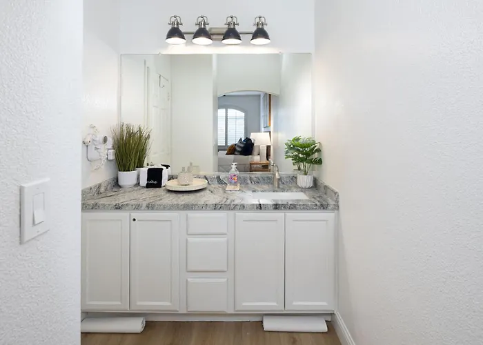 Luxury At Pier Avenue